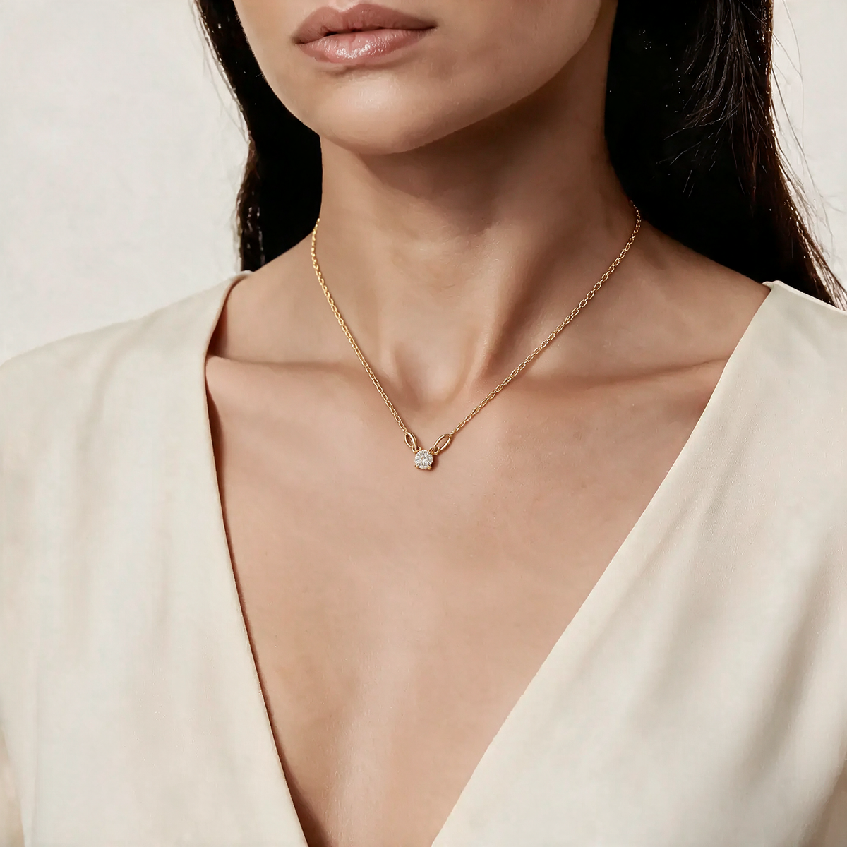 Collar de oro amarillo de 14 quilates con un diamante lab grown solitario
