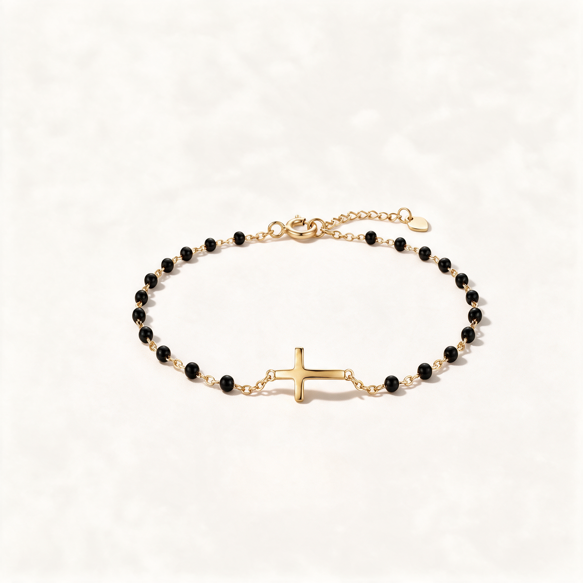 Tres pulsera en oro amarillo de 14 quilates, con eslabones y perlas de piedras preciosas